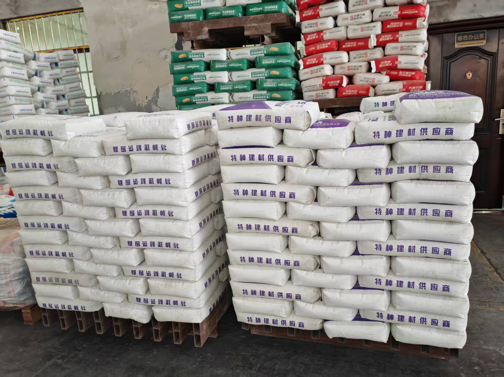 育才镇拱顶带模注浆料