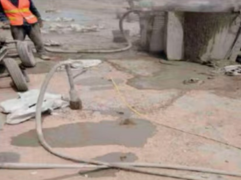 育才镇水泥混凝土路面板底注浆技术 路面脱空注浆整治方案