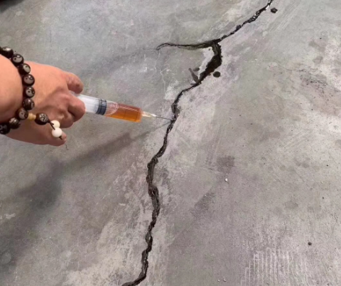 育才镇混凝土裂缝修补技术详解​