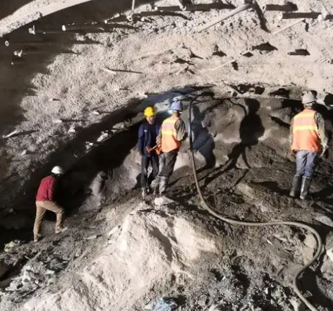 育才镇隧道拱顶带模注浆料，微膨胀注浆料的特点及施工工艺